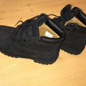 black timberlands-used