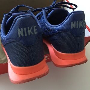 Nike Internationalist