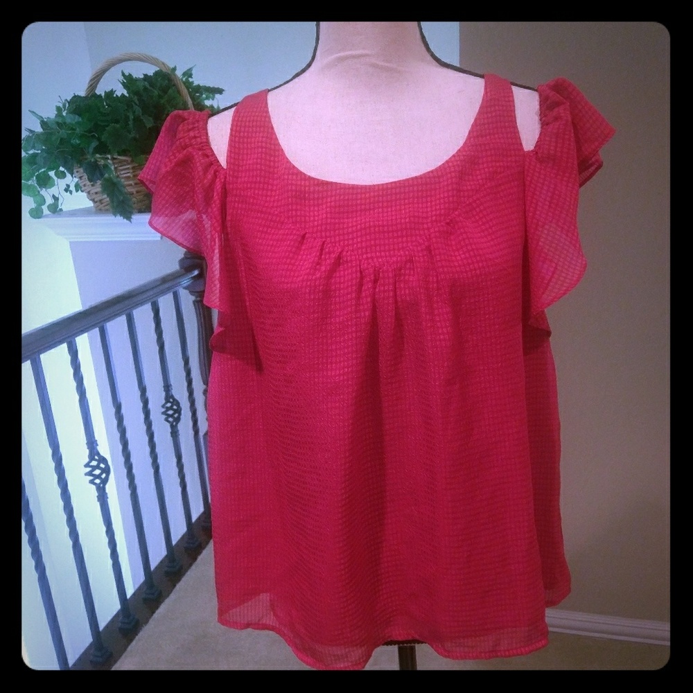 Pinkish/red cold shoulder Flowy top