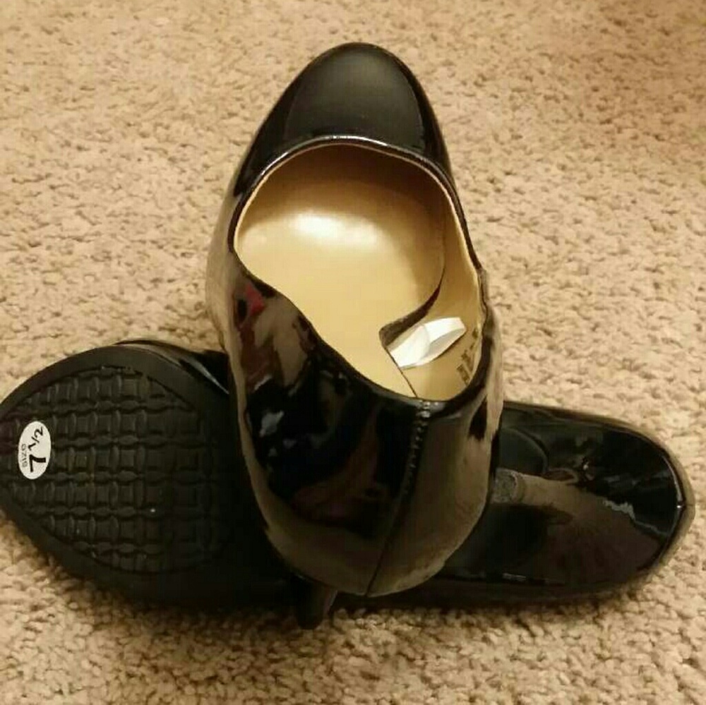 Heels - Picture 3 of 4