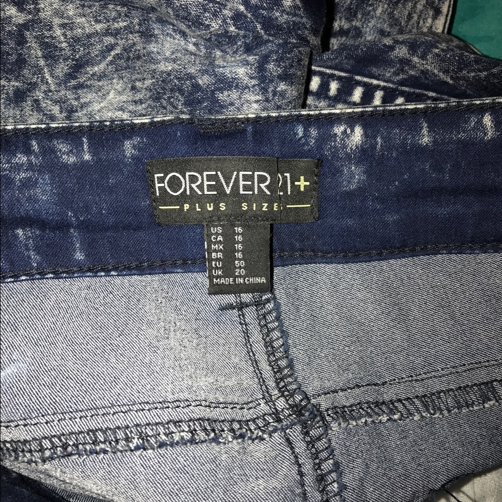 🌻Forever21 Plus Acid Wash Look Jeans💙