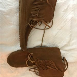 Brown Minnetonka lace up boots