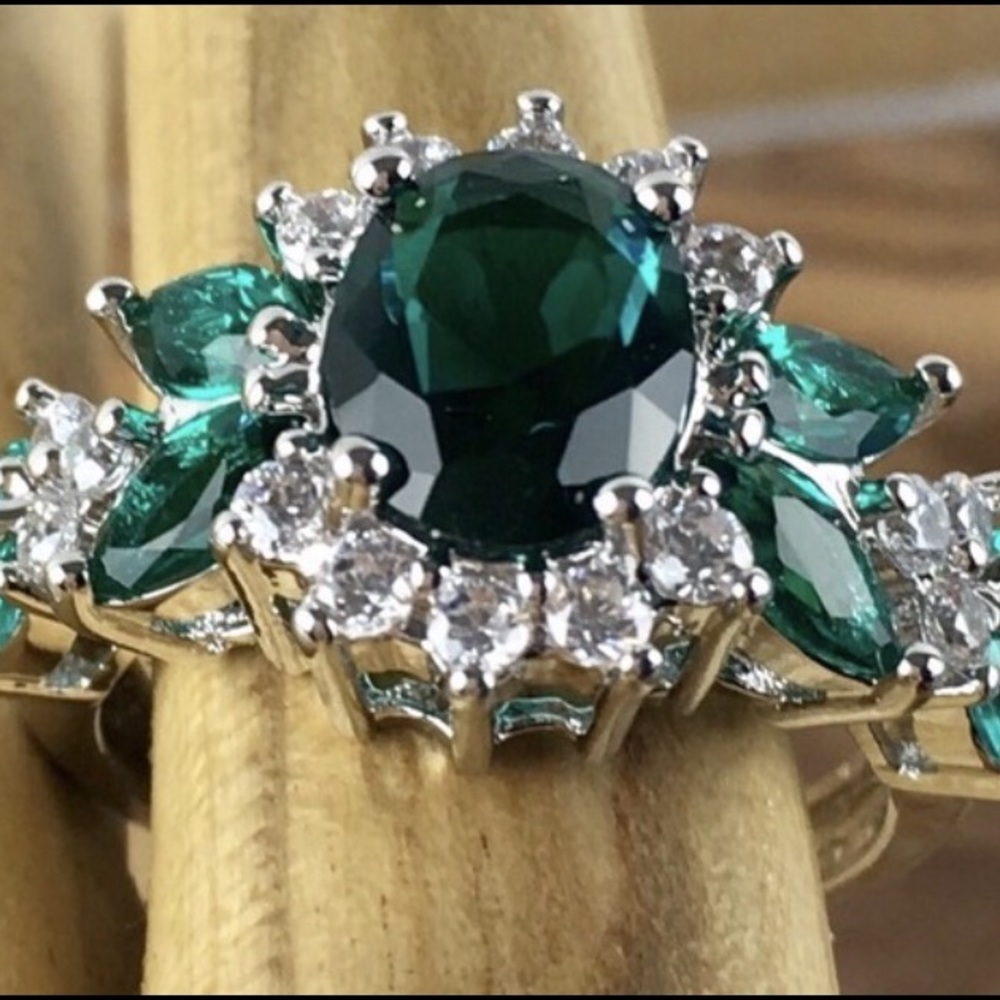 💍 Brand New Women's Ring 💍