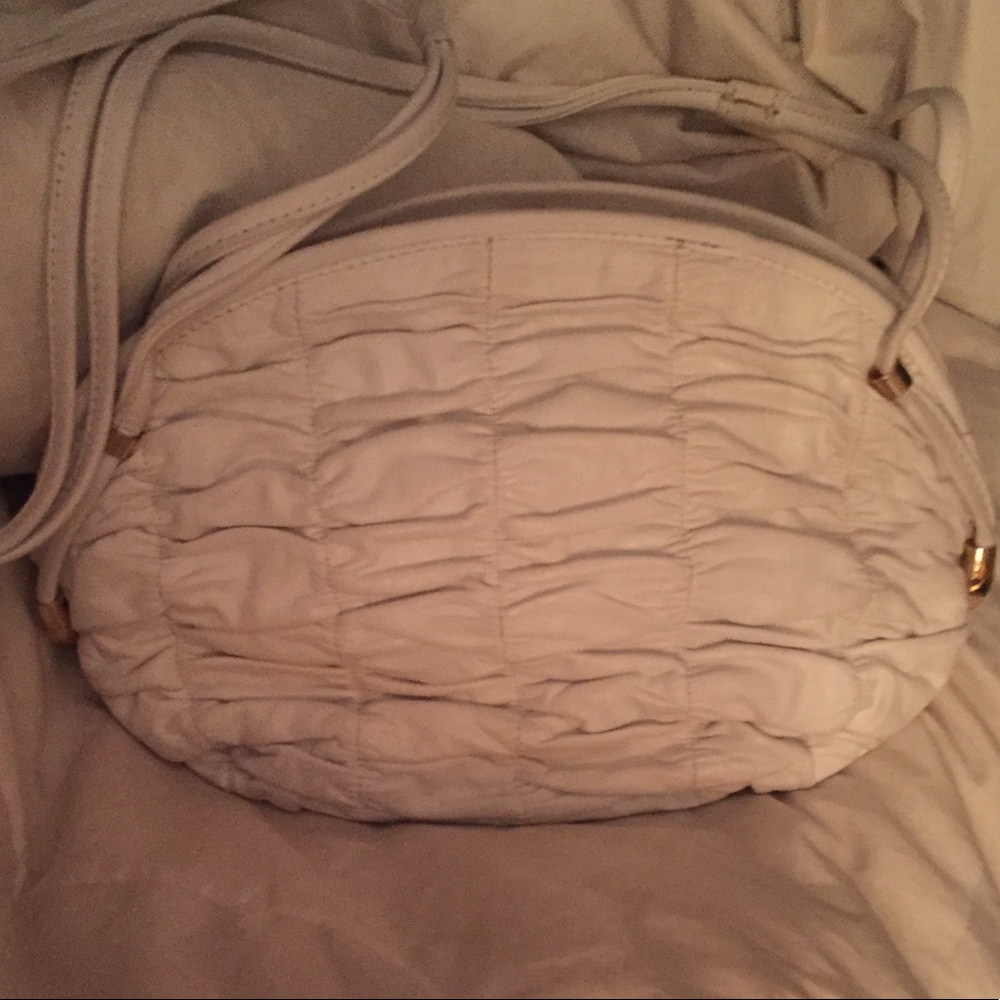 Vintage ELAINE SMALL WHITE LEATHER HANDBAG, OH MY!