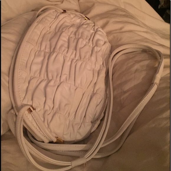 Vintage ELAINE SMALL WHITE LEATHER HANDBAG, OH MY! - Picture 5 of 6