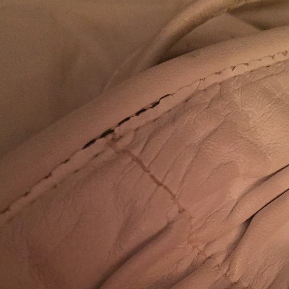 Vintage ELAINE SMALL WHITE LEATHER HANDBAG, OH MY! - Picture 6 of 6