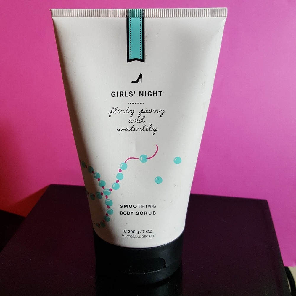 New Victoria's Secret Girl's Night Smoothing Scrub