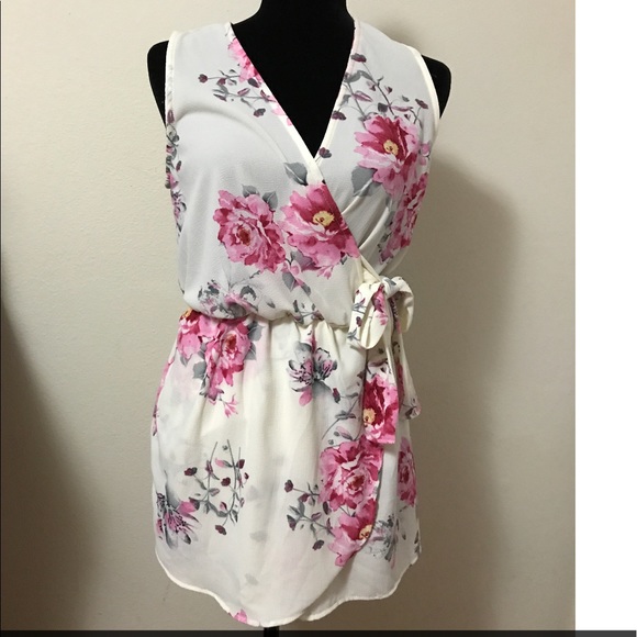 Dresses & Skirts - 🌸🌺 Floral spring romper!🌺🌸🌷🌹