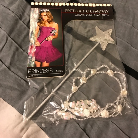 Fredericks of Hollywood Princess Kit👑 - Picture 1 of 4