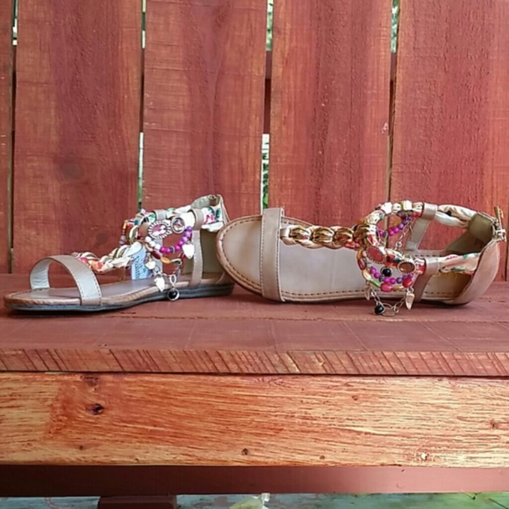 🌷🛍(2/$20) NWT Multi-colored Sandals