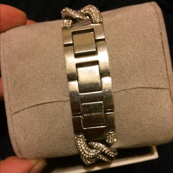 🎉SOLD🎉 Women's Michael kors watch - Picture 4 of 4