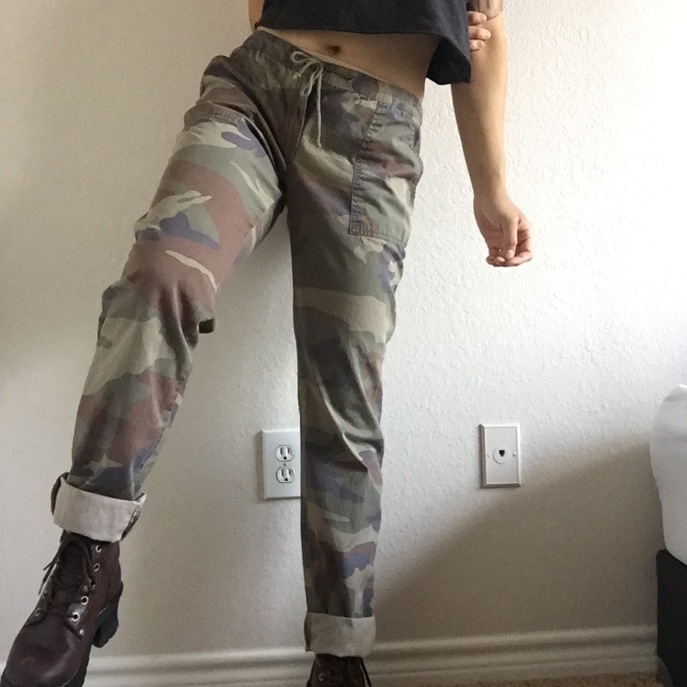 CAMO DRAWSTRING CHINOS FROM LONDON JEANS