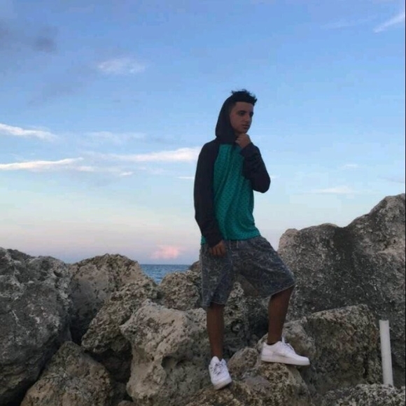 Meet your Posher, Devin - Picture 1 of 1