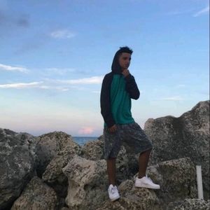 Meet your Posher, Devin