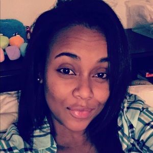 Meet your Posher, Carolina