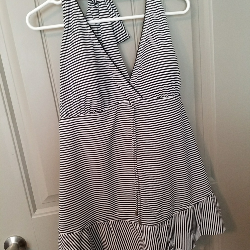 Torrid black and white size 5 halter tankini