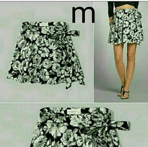A&F skirt size m