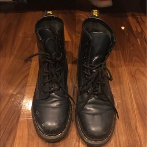 Navy 8-eye dr. martens