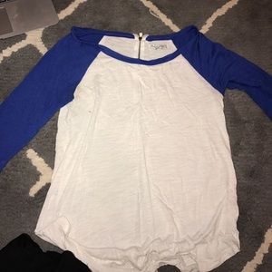 3/4 sleeved american eagle shirt