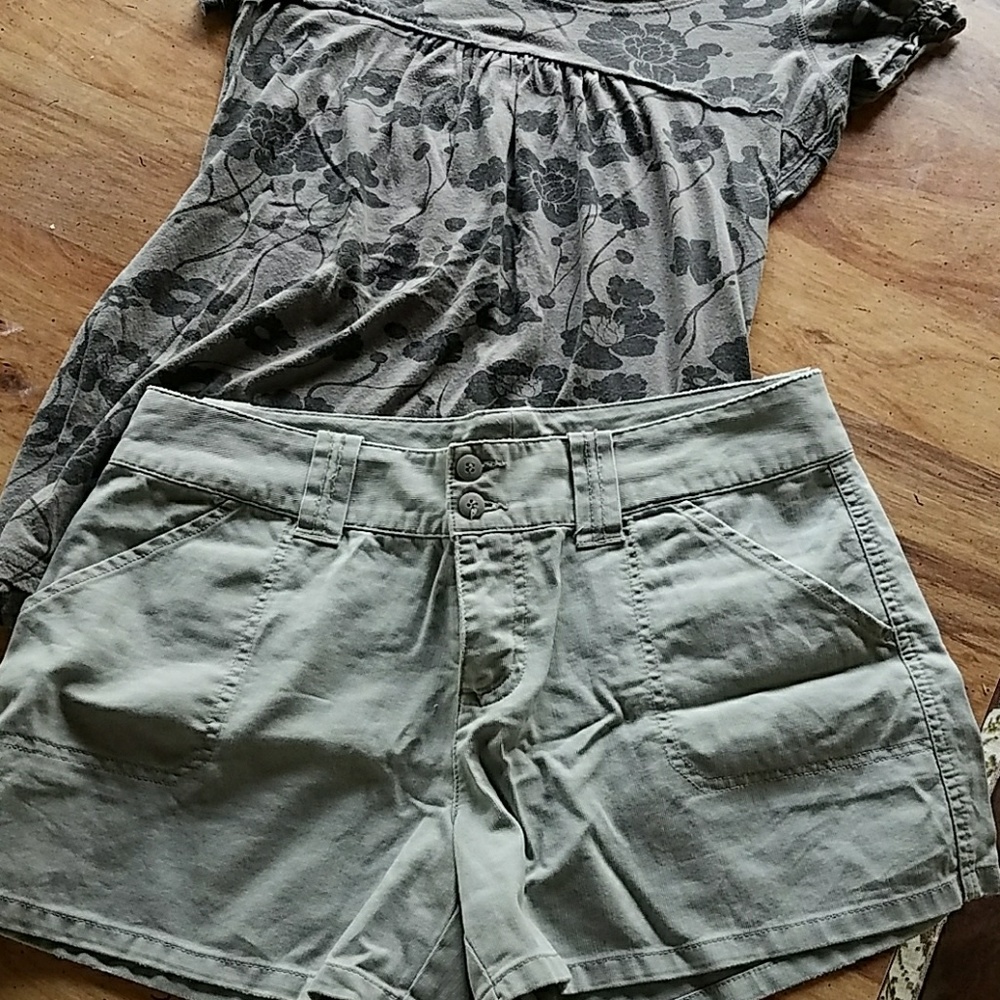 Khaki shorts sz 9