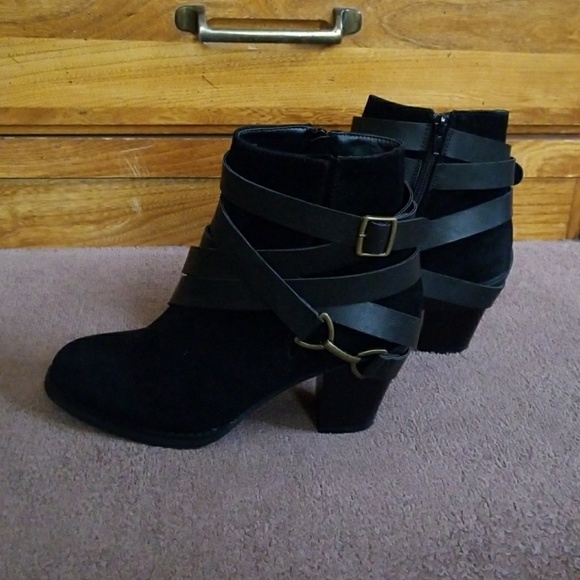 Black suede fall bootie - Picture 1 of 4
