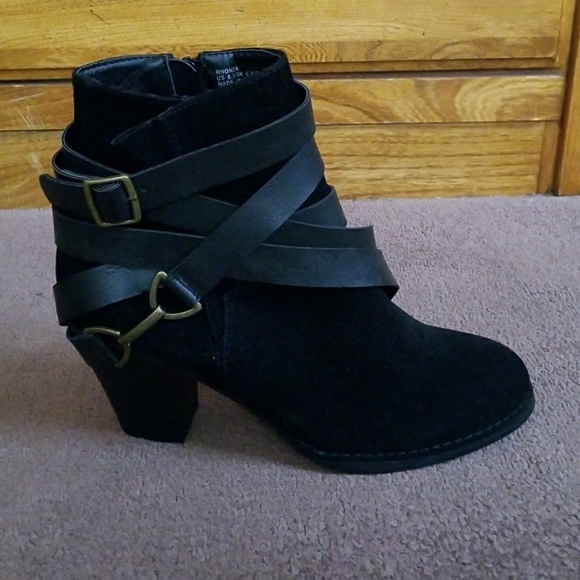 Black suede fall bootie - Picture 2 of 4