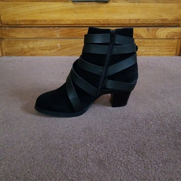 Black suede fall bootie - Picture 3 of 4