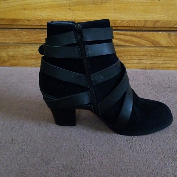Black suede fall bootie - Picture 4 of 4