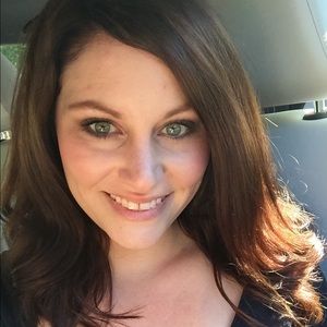 Meet your Posher, Abigail