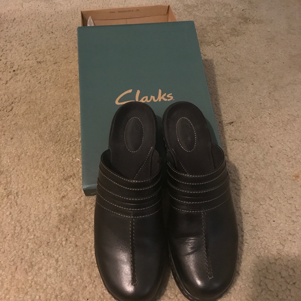 Black clog- clarks