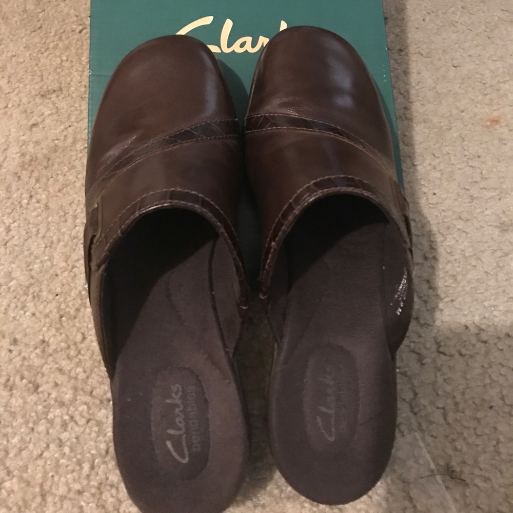 Brown clogs-clarks