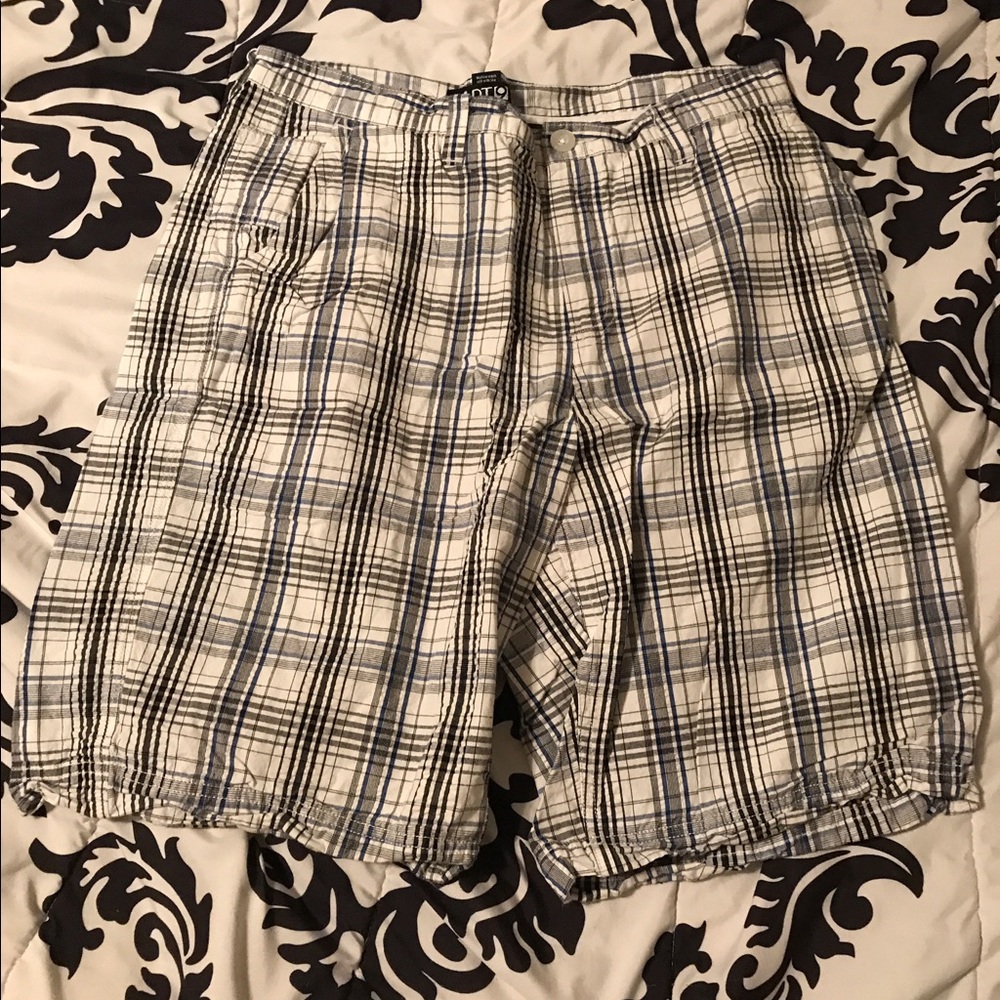 Men's shorts. Waist size 32