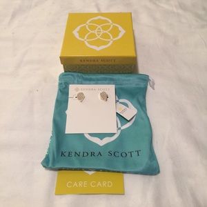Kendra Scott ear rings!!
