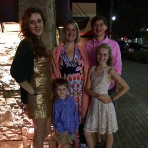 Meet your Posher, Laura