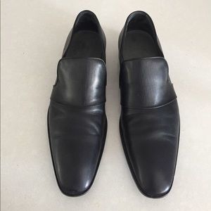 HUGO BOSS black leather slippers