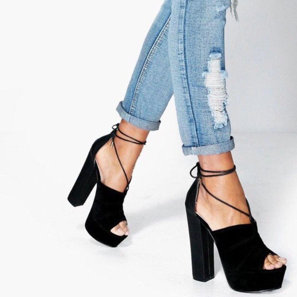 MAJOR PRICE DROP🎉Boohoo Strap Wrap Platform Heels