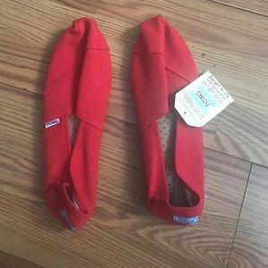 Red Toms NWT