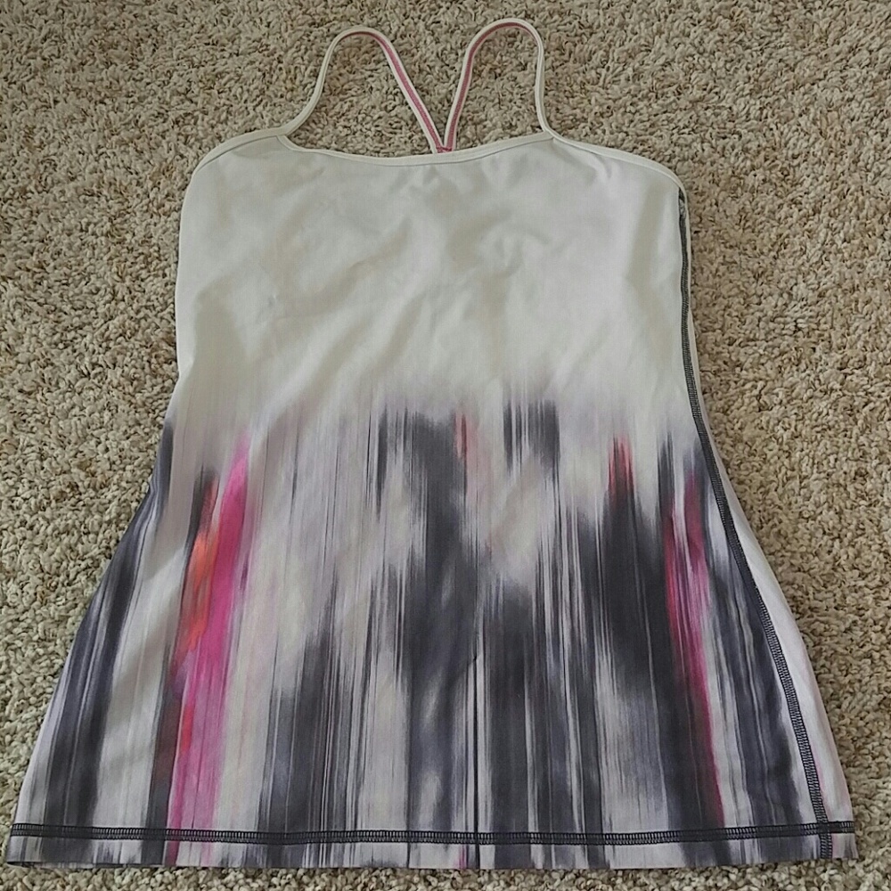 Lululemon athletica y Tank size 6
