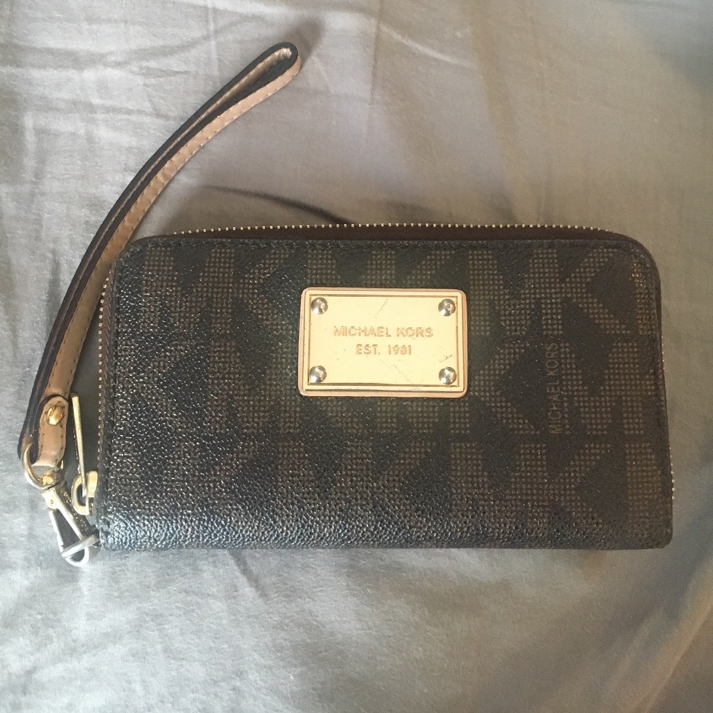 Michael Kors wristlet