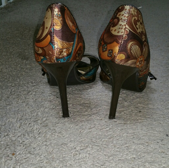 Heels - Picture 2 of 5