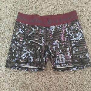 Lululemon what the sport short size 6