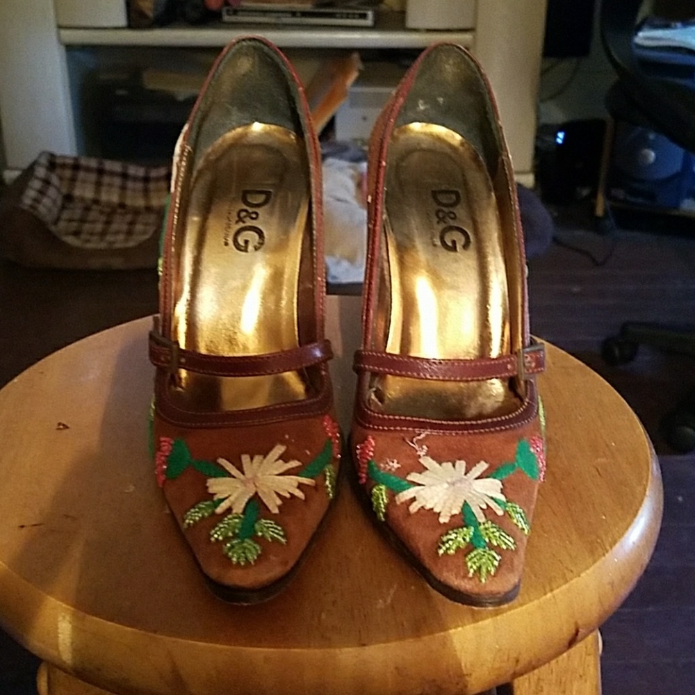 Worn Brown Suede D&G Pump