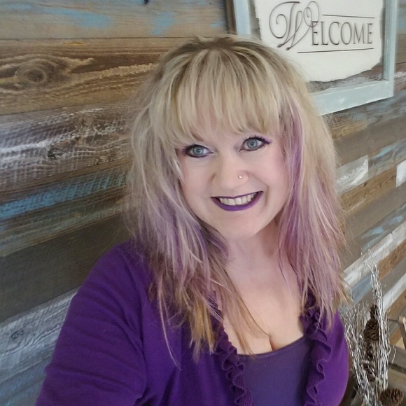 Meet your Posher, Lauri - Picture 1 of 1