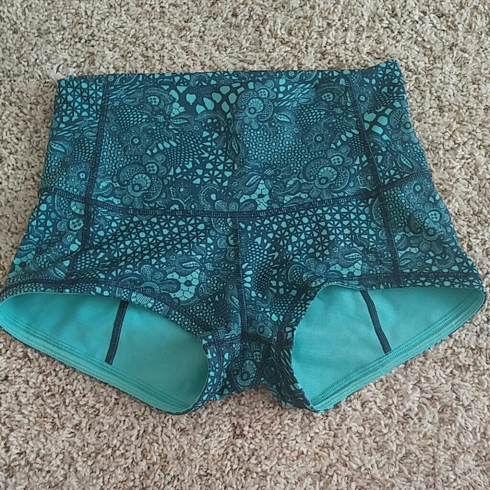 Lululemon shorts size 8