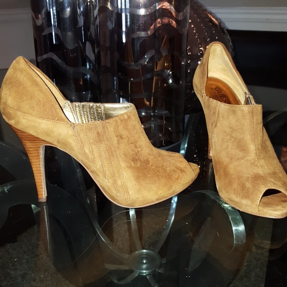 **SOLD** Guess EUC suede open toe heeld6