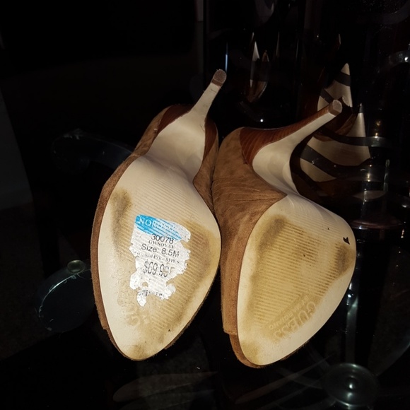 **SOLD** Guess EUC suede open toe heeld6 - Picture 3 of 3