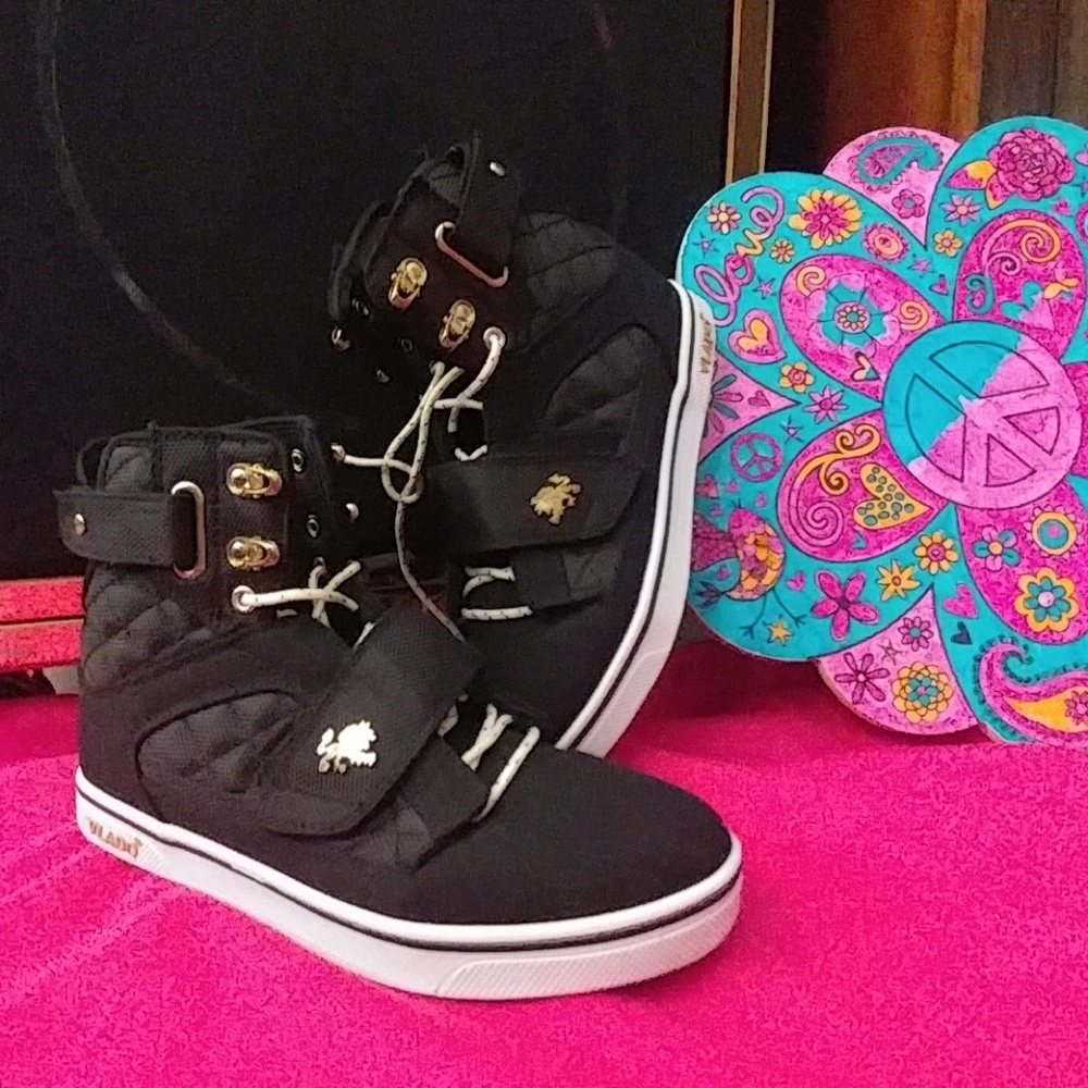 Vlado size 7 worn once...