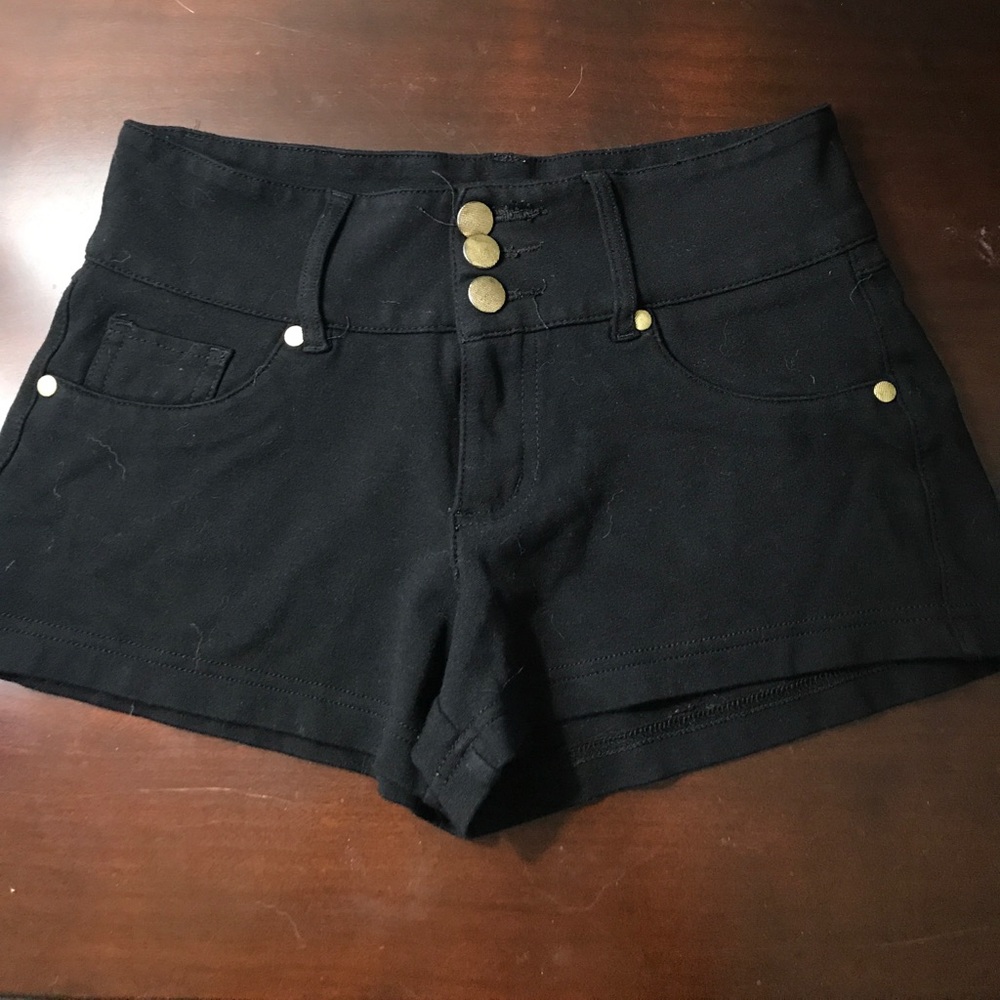 Ci Sona black shorts