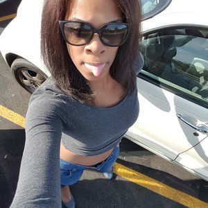 Meet your Posher, Selena