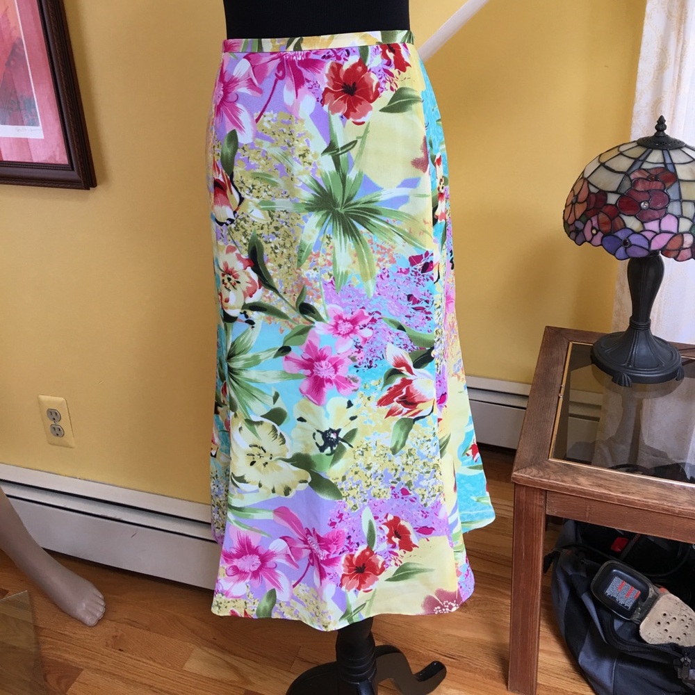 NWOT Leslie Fay floral trumpet skirt